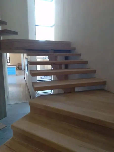 Open-riser timber staircase in a modern interior
